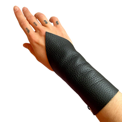 KINK KBH // HANDCRAFTED - SHAPESHIFTER SKIND ARMBÅND